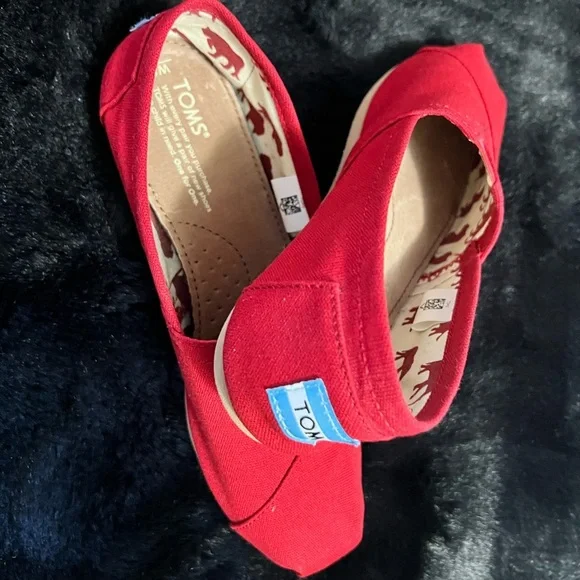 Toms - Picture 2 of 3